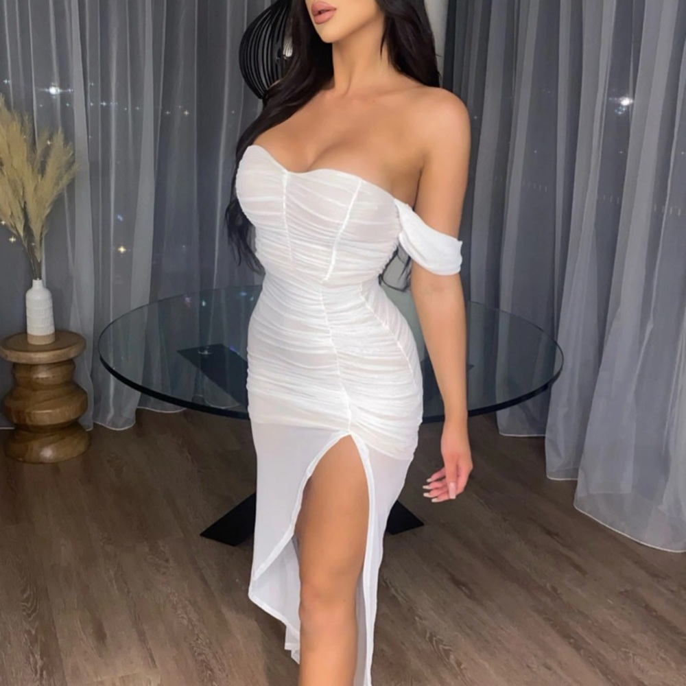 Feeling Ruched Mesh Maxi Dress - Picture 2 of 4